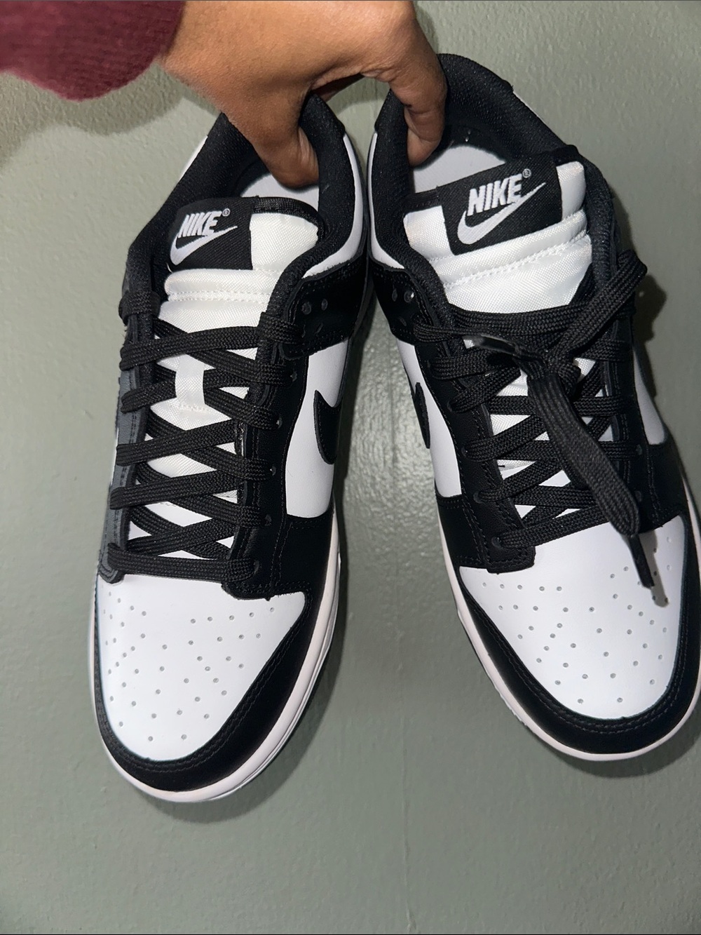 NWT Nike Low-Top Sneakers - Black and White - Picture 2 of 9